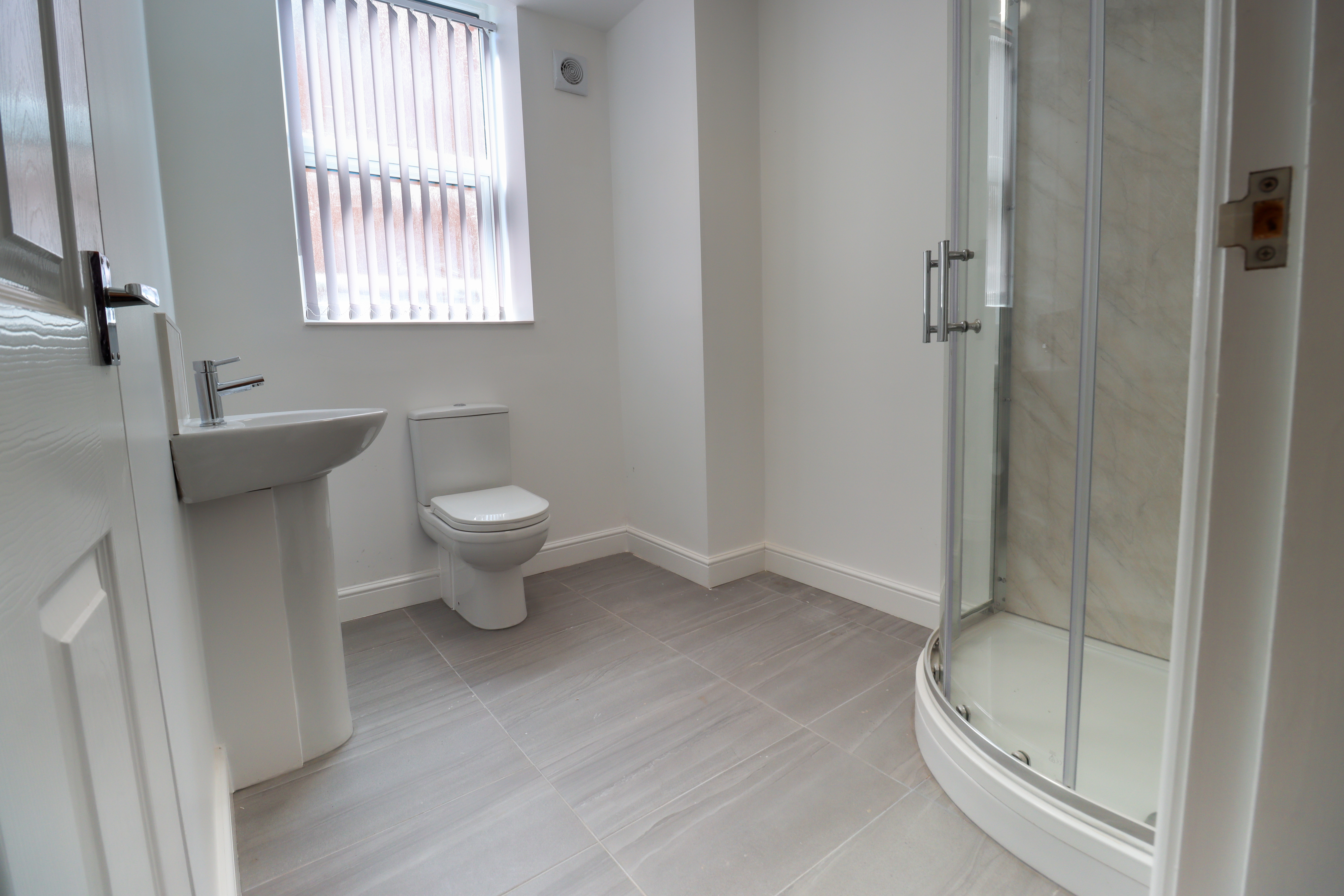 Are Skirting Boards Suitable For Bathrooms? 2 Skirting Boards In Bathrooms